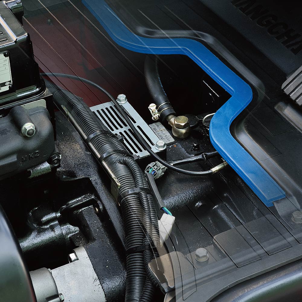 ПОЛНОПРИВОДНЫЙ ВИЛОЧНЫЙ ПОГРУЗЧИК ДЛЯ ПЕРЕСЕЧЕННОЙ МЕСТНОСТИ