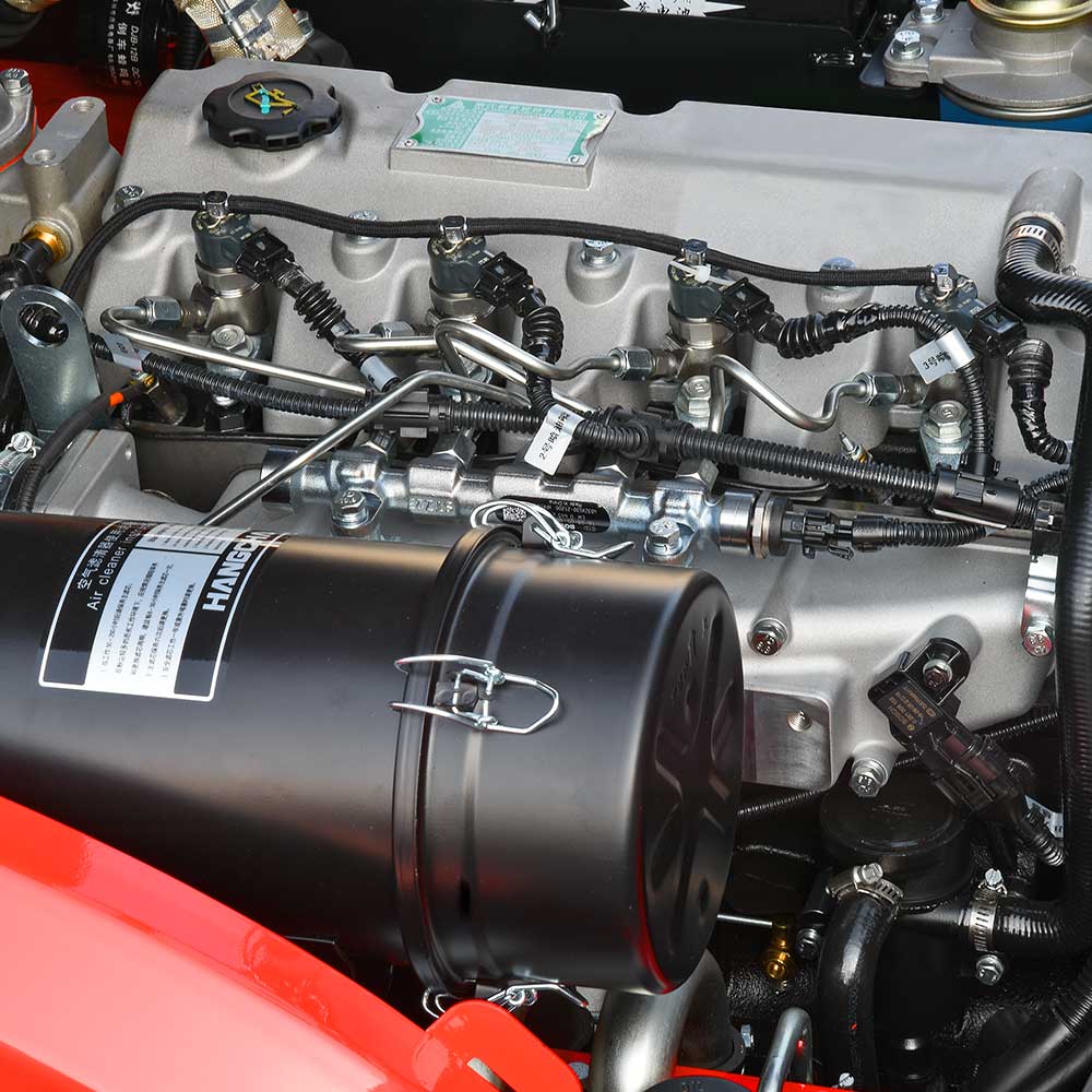 ПРОТИВОВЕСНЫЙ ВИЛОЧНЫЙ ПОГРУЗЧИК С ДВИГАТЕЛЕМ ВНУТРЕННЕГО СГОРАНИЯ