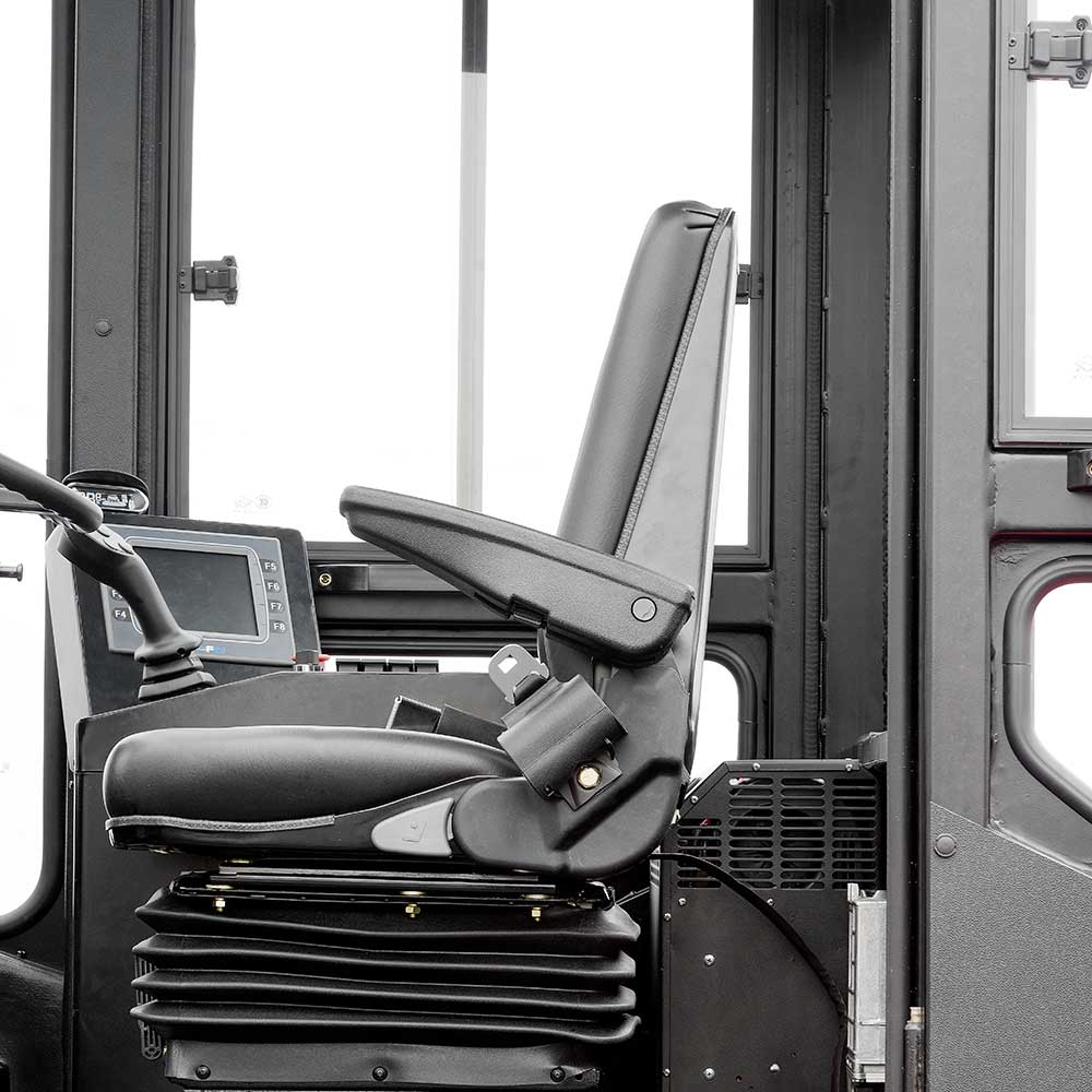 ВИЛОЧНЫЙ ПОГРУЗЧИК С ДВИГАТЕЛЕМ ВНУТРЕННЕГО СГОРАНИЯ